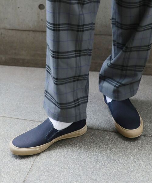 SHIPS any（シップス エニィ）の「SHIPS any: <バルカナイズド製法>日本製 キャンバス スリッポン◇（スニーカー・メンズ・ベージュ/ネイビー・25/26/27/28）」の2枚目の写真