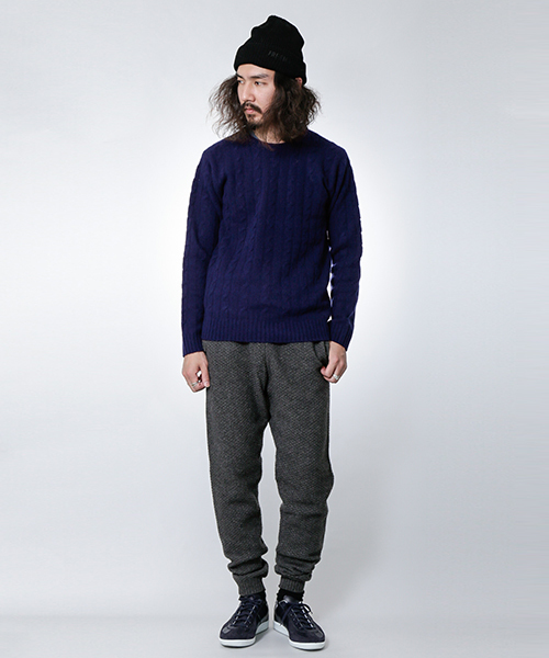 URBAN RESEARCH（アーバンリサーチ）の「URBAN RESEARCH CABLE KNIT C/N（ニット/セーター・メンズ・バーガンディー/ネイビー/ロイヤルブルー/ホワイト・LARGE/MEDIUM）」の6枚目の写真