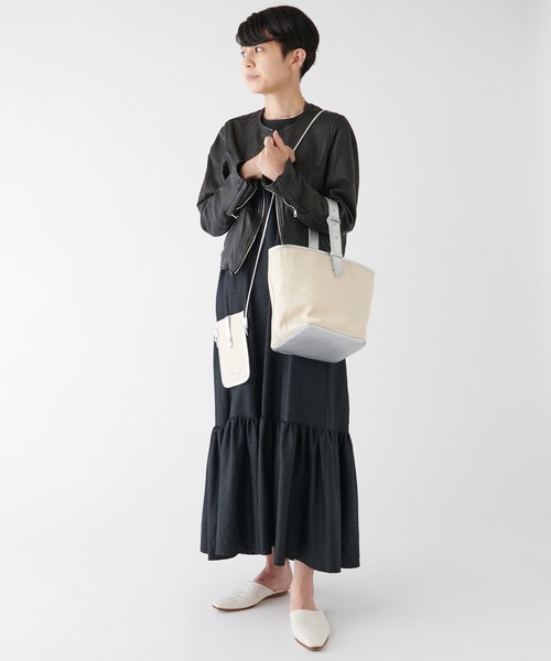 Actually（アクチュアリー）の「コンビ モバイルショルダー / スマホバッグ（ショルダーバッグ・レディース・ブラック/シルバー/キャメル・フリー）」の16枚目の写真