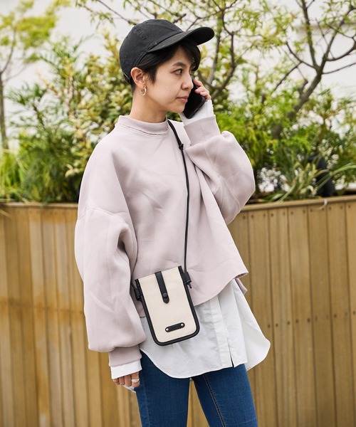 Actually（アクチュアリー）の「コンビ モバイルショルダー / スマホバッグ（ショルダーバッグ・レディース・ブラック/シルバー/キャメル・フリー）」の9枚目の写真