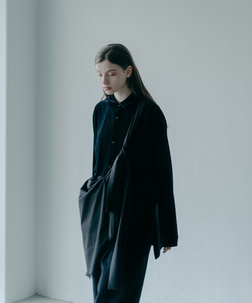 Utusiyo(ウツシヨ)の「shoulder bag 羽嚢(ショルダーバッグ・メンズ・ブラック/ブルー・FREE)」の3枚目の写真