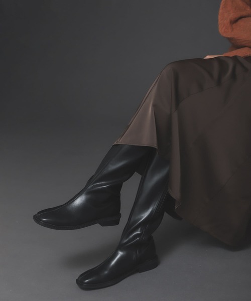 SENSE OF PLACE by URBAN RESEARCH(センスオブプレイスバイアーバンリサーチ)の「スクエアトウセンターシームロングブーツ(ブーツ・レディース・ブラウン/アイボリー/ブラック・MEDIUM/SMALL/LARGE)」の2枚目の写真