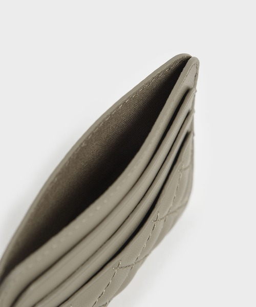 CHARLES & KEITH（チャールズ & キース）の「キルテッド カードホルダー / Quilted Card Holder（カードケース・レディース・ブラック/ベビーピンク/バーガンディー/ライトベージュ/ブルーグラス/シルバー/ミント/ピンク系その他3/ライトイエロー・XXS）」の22枚目の写真