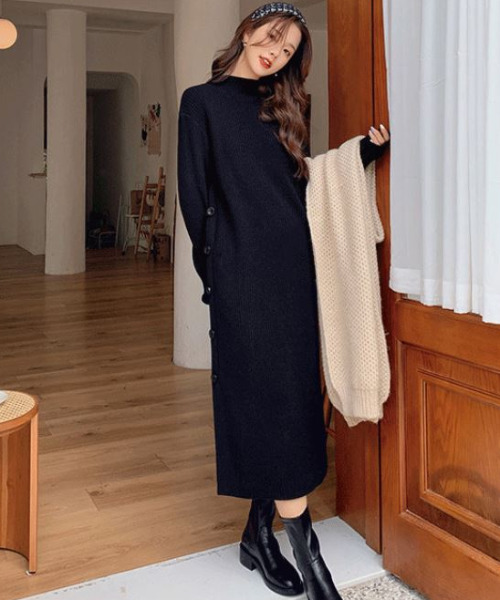 emi+（エミプラス）の「サイドボタンリブニットワンピース