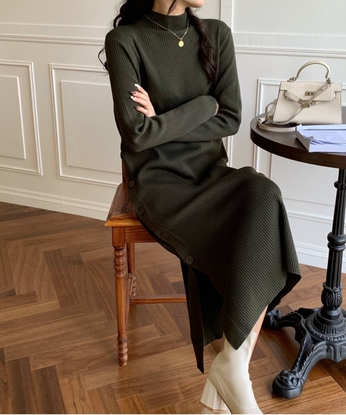 emi+（エミプラス）の「サイドボタンリブニットワンピース（ワンピース・レディース・ブラック/ブラウン/ネイビー/ボルドー/カーキ・L/M/XL）」の21枚目の写真