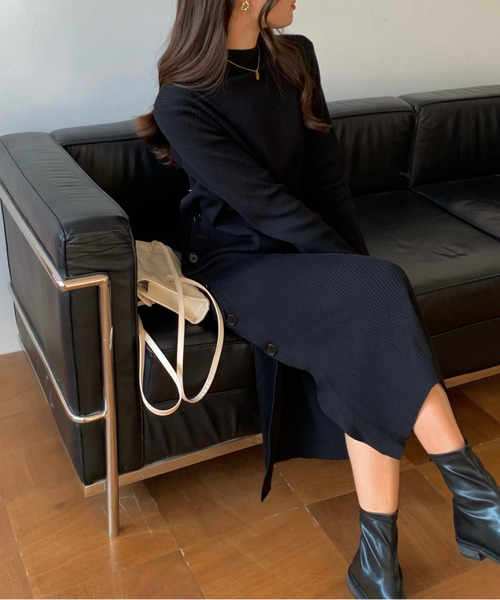 ヨンア着用❤️2023 emmi atelier リブニットワンピース　ネイビー emmi（エミ）の「【emmi atelier】リブニットワンピース（ワンピース