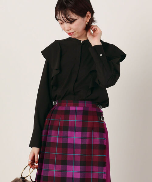 NOLLEY’S(ノーリーズ)の「ラッフルパール釦ブラウス(シャツ/ブラウス・レディース・ブラック/ベージュ・38)」の6枚目の写真