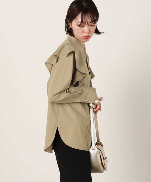 NOLLEY’S(ノーリーズ)の「ラッフルパール釦ブラウス(シャツ/ブラウス・レディース・ブラック/ベージュ・38)」の9枚目の写真