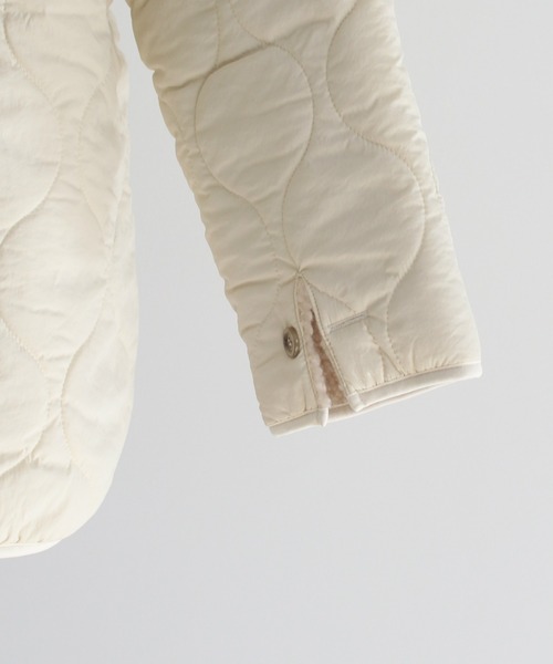 CANAL JEAN（キャナルジーン）の「via j(ヴィアジェイ) キルティング中ボアジャケット（ノーカラージャケット・レディース・アイボリー・ONE SIZE）」の7枚目の写真