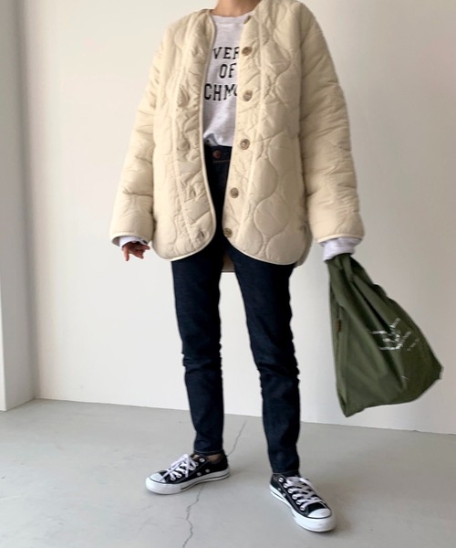 CANAL JEAN（キャナルジーン）の「via j(ヴィアジェイ) キルティング中ボアジャケット（ノーカラージャケット・レディース・アイボリー・ONE SIZE）」の2枚目の写真