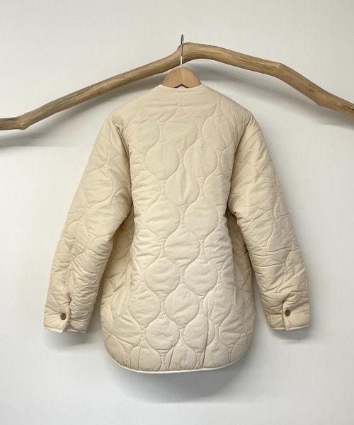 CANAL JEAN（キャナルジーン）の「via j(ヴィアジェイ) キルティング中ボアジャケット（ノーカラージャケット・レディース・アイボリー・ONE SIZE）」の17枚目の写真