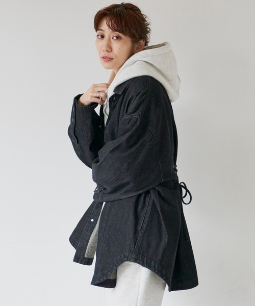 Auntie Rosa Holiday(アンティローザホリデー)の「バックレースアップBIGデニムシャツ(シャツ/ブラウス・レディース・ネイビー/ブラック・FREE)」の3枚目の写真