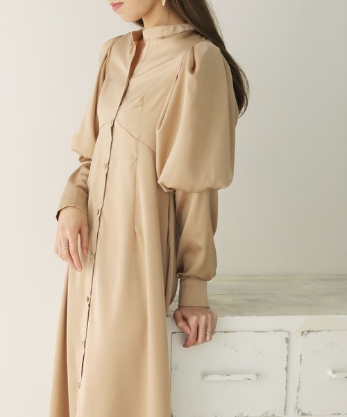 HER CLOSET（ハークローゼット）の「【TWENTY THREE】パフスリーブサテンロングワンピース（ワンピース・レディース・ブラック/ベージュ/ミント・FREE）」の3枚目の写真