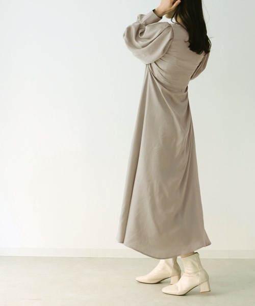 HER CLOSET（ハークローゼット）の「【TWENTY THREE】パフスリーブサテンロングワンピース（ワンピース・レディース・ブラック/ベージュ/ミント・FREE）」の5枚目の写真