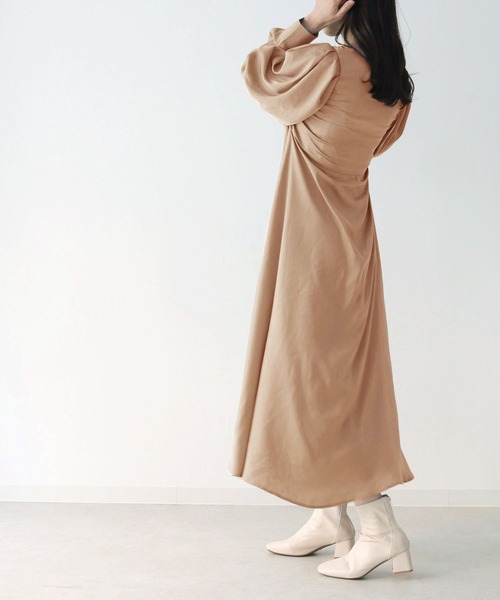 HER CLOSET（ハークローゼット）の「【TWENTY THREE】パフスリーブサテンロングワンピース（ワンピース・レディース・ブラック/ベージュ/ミント・FREE）」の16枚目の写真