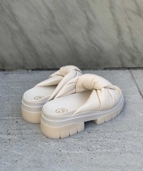 ASH（アッシュ）の「【SHILO】厚底ミュールサンダル（サンダル・レディース・ブラック/アイボリー・36/37/39/35/38）」の7枚目の写真