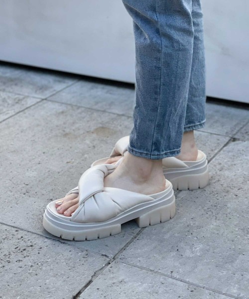 ASH（アッシュ）の「【SHILO】厚底ミュールサンダル（サンダル・レディース・ブラック/アイボリー・36/37/39/35/38）」の10枚目の写真