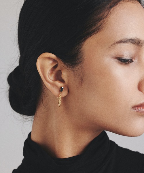 9ban(キューバン)の「【9ban】キューバン/ Black Rectangle pierce(ピアス(両耳用)・レディース・ゴールド・FREE)」の1枚目の写真