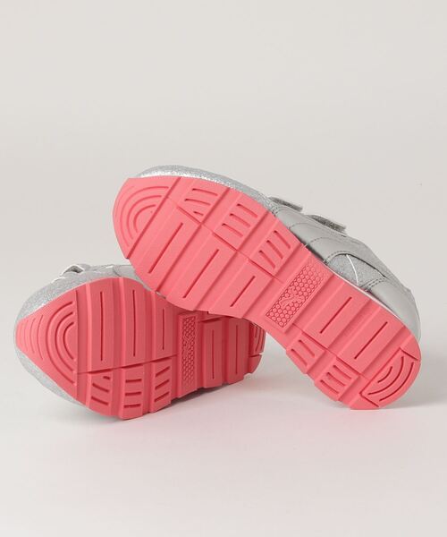 PUMA（プーマ）の「PUMA/プーマ VISTA GLITZ V PS/ﾋﾞｽﾀ ｸﾞﾘｯﾂ V PS ガールズ 軽量 キッズスニーカー 369720（スニーカー・キッズ・シルバー系その他・18.0cm/20.0cm/19.0cm/17.0cm/21.0cm）」の3枚目の写真