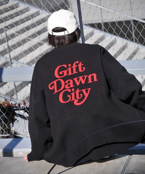 ZIP FIVE（ジップファイブ）の「【ZIP FIVE】ボリュームニット バックデザイン オーバーカーディガン（カーディガン/ボレロ・レディース・ベージュ/ホワイト系1/オフホワイト/ブラック系/ベージュ系1/ホワイト系/ブラック系2/グリーン系1/グリーン/ブラック系1/ブラック/ベージュ系/グリーン系・MEDIUM/LARGE）」の7枚目の写真