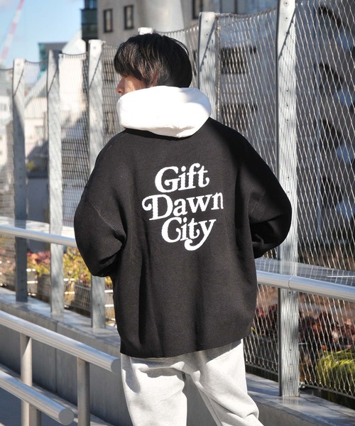 ZIP FIVE（ジップファイブ）の「【ZIP FIVE】ボリュームニット バックデザイン オーバーカーディガン（カーディガン/ボレロ・レディース・ベージュ/ホワイト系1/オフホワイト/ブラック系/ベージュ系1/ホワイト系/ブラック系2/グリーン系1/グリーン/ブラック系1/ブラック/ベージュ系/グリーン系・MEDIUM/LARGE）」の15枚目の写真