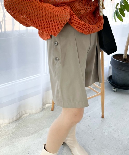 archives(アルシーヴ)の「金ボタン付きハーフパンツ(その他パンツ・レディース・ブラック/ベージュ/グレイッシュベージュ・MEDIUM)」の18枚目の写真