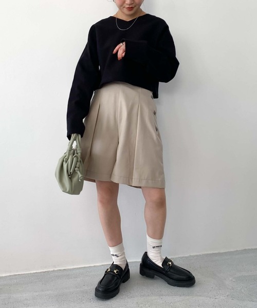 archives(アルシーヴ)の「金ボタン付きハーフパンツ(その他パンツ・レディース・ブラック/ベージュ/グレイッシュベージュ・MEDIUM)」の4枚目の写真
