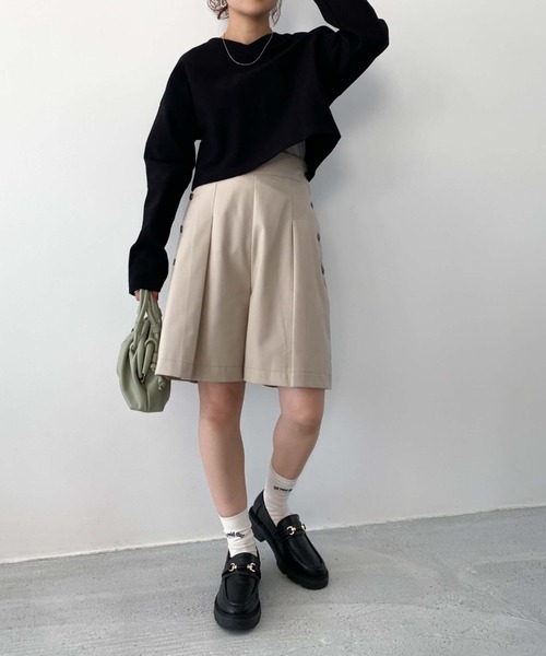 archives(アルシーヴ)の「金ボタン付きハーフパンツ(その他パンツ・レディース・ブラック/ベージュ/グレイッシュベージュ・MEDIUM)」の17枚目の写真