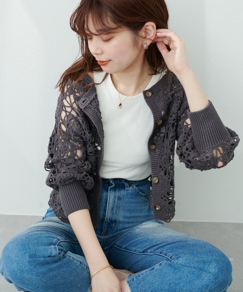 natural couture(ナチュラルクチュール)の「WEB限定/レトロなかぎ針2WAYショートカーディガン(カーディガン/ボレロ・レディース・オフホワイト/チャコールグレー/ベージュ/サックスブルー・FREE)」の8枚目の写真