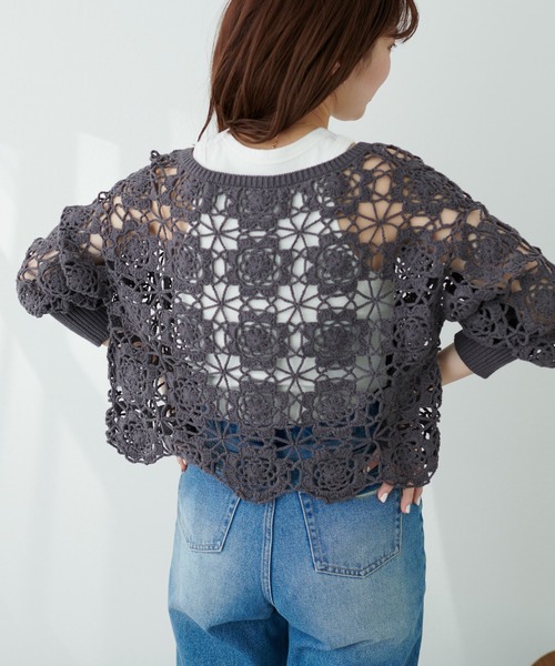 natural couture(ナチュラルクチュール)の「WEB限定/レトロなかぎ針2WAYショートカーディガン(カーディガン/ボレロ・レディース・オフホワイト/チャコールグレー/ベージュ/サックスブルー・FREE)」の17枚目の写真