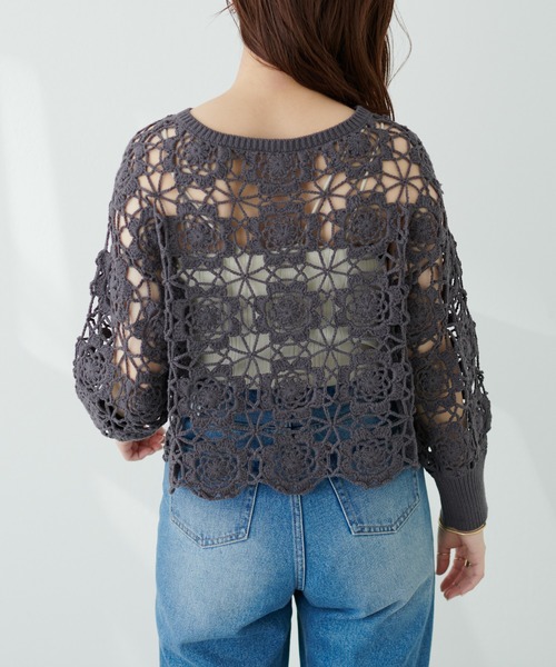 natural couture(ナチュラルクチュール)の「WEB限定/レトロなかぎ針2WAYショートカーディガン(カーディガン/ボレロ・レディース・オフホワイト/チャコールグレー/ベージュ/サックスブルー・FREE)」の16枚目の写真