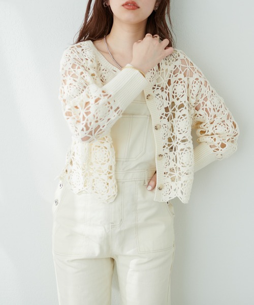 natural couture(ナチュラルクチュール)の「WEB限定/レトロなかぎ針2WAYショートカーディガン(カーディガン/ボレロ・レディース・オフホワイト/チャコールグレー/ベージュ/サックスブルー・FREE)」の22枚目の写真