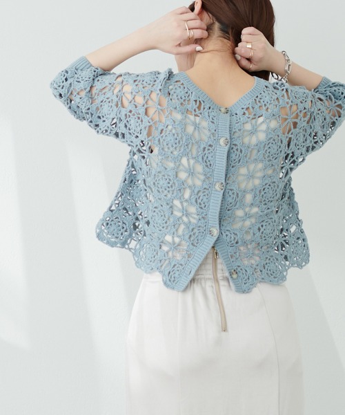 natural couture(ナチュラルクチュール)の「WEB限定/レトロなかぎ針2WAYショートカーディガン(カーディガン/ボレロ・レディース・オフホワイト/チャコールグレー/ベージュ/サックスブルー・FREE)」の18枚目の写真