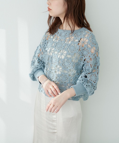 natural couture(ナチュラルクチュール)の「WEB限定/レトロなかぎ針2WAYショートカーディガン(カーディガン/ボレロ・レディース・オフホワイト/チャコールグレー/ベージュ/サックスブルー・FREE)」の9枚目の写真