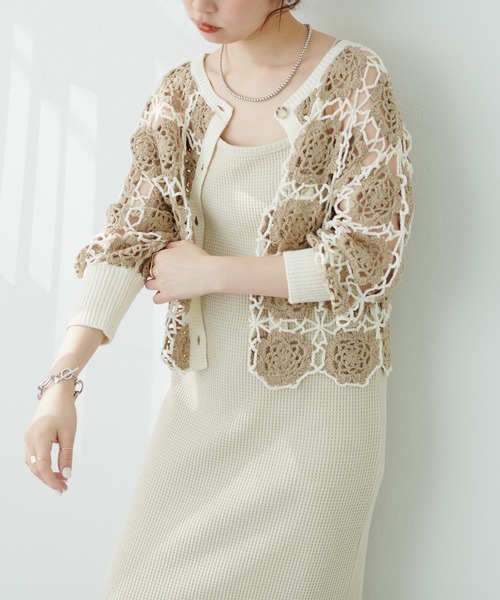 natural couture(ナチュラルクチュール)の「WEB限定/レトロなかぎ針2WAYショートカーディガン(カーディガン/ボレロ・レディース・オフホワイト/チャコールグレー/ベージュ/サックスブルー・FREE)」の12枚目の写真