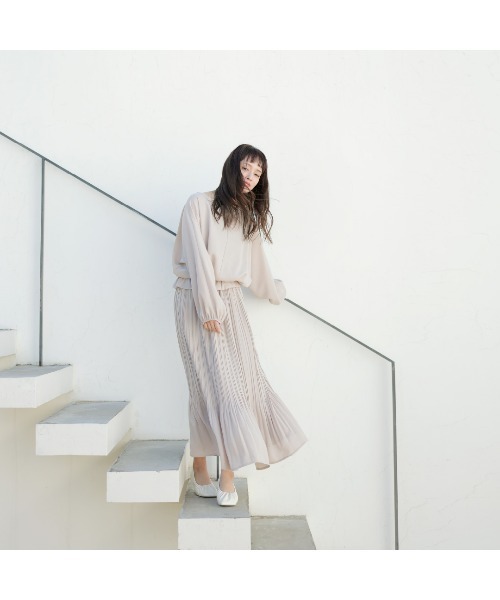 LILIDIA(リリディア)の「ドルマンギャザーTOP(シャツ/ブラウス・レディース・ライトピンク/ライトベージュ・SMALL/MEDIUM)」の2枚目の写真