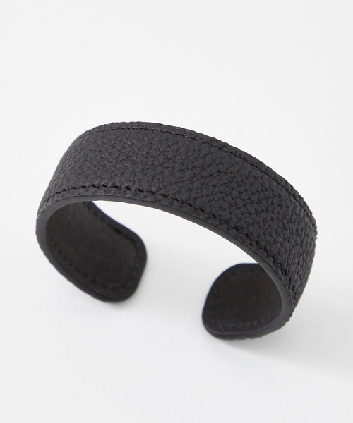 ITTI（イッチ）の「STUDIOUS別注 LEATHER BANGLE（バングル/リスト