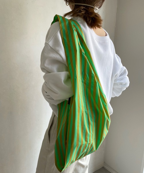 DouDou(ドゥドゥ)の「【BAGGU/バグゥ】2022SS STANDARD BAGGU(エコバッグ/サブバッグ・レディース・グリーン/サックスブルー/バイオレット/ローズ/レッド・FREE)」の2枚目の写真