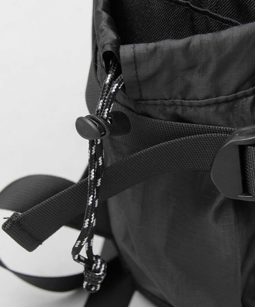 SCANDINAVIAN FOREST(スカンジナビアン・フォレスト)の「SCANDINAVIAN FOREST / スカンジナビアンフォレスト / ポリエステル ロゴプリント デイパック / バックパック / ハリネズミ / 大きめ / ラバーチャーム付き(バックパック/リュック・レディース・ブラック・FREE)」の21枚目の写真