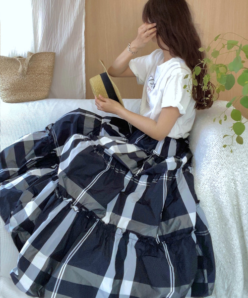 LAUIR(ラウアー)の「大柄チェックティアードスカート(スカート・レディース・ネイビー/ホワイト/ブラック・X-LARGE/SMALL/MEDIUM/LARGE)」の3枚目の写真