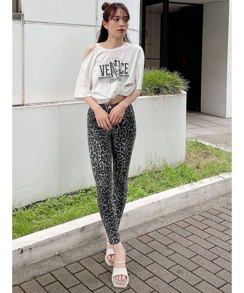 GYDA(ジェイダ)の「ESCAPISM CUTデザインTシャツ(Tシャツ/カットソー・レディース・オフホワイト/ブラック/ベージュ/グリーン・FREE)」の20枚目の写真