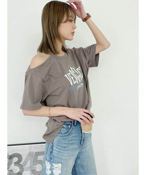 GYDA(ジェイダ)の「ESCAPISM CUTデザインTシャツ(Tシャツ/カットソー・レディース・オフホワイト/ブラック/ベージュ/グリーン・FREE)」の16枚目の写真