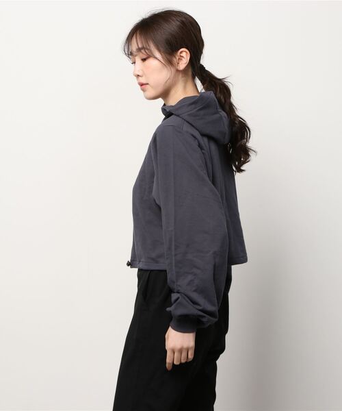MSCHF(ミスチーフ)の「CROPPED SIDE ZIP HOODIE(ブルゾン・レディース・チャコールグレー・S/M)」の2枚目の写真