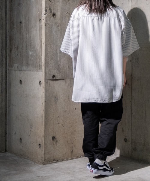 JOHN'S CLOSET(ジョンズクローゼット)の「【i】ブロードストライプバンドカラーシャツ 半袖(シャツ/ブラウス・メンズ・ブラック/ネイビー/グレー/グリーン・MEDIUM/LARGE/X-LARGE)」の9枚目の写真