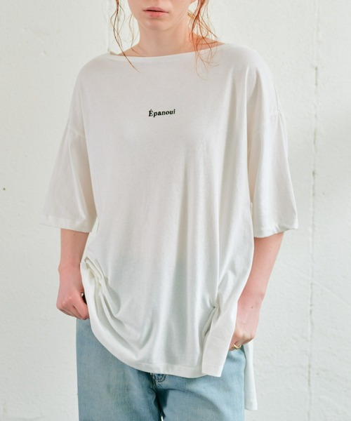 ECRIRE（エクリール）の「ワンポイントロゴ刺繍オーバーサイズコットンTシャツ（Tシャツ/カットソー・レディース・ブラック/オフホワイト/モカ・フリー）」の2枚目の写真