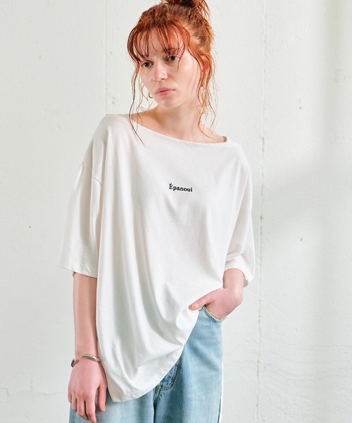 ECRIRE（エクリール）の「ワンポイントロゴ刺繍オーバーサイズコットンTシャツ（Tシャツ/カットソー・レディース・ブラック/オフホワイト/モカ・フリー）」の14枚目の写真