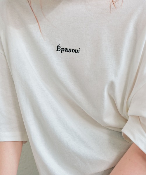 ECRIRE（エクリール）の「ワンポイントロゴ刺繍オーバーサイズコットンTシャツ（Tシャツ/カットソー・レディース・ブラック/オフホワイト/モカ・フリー）」の9枚目の写真