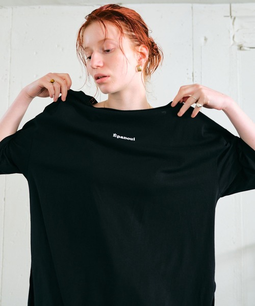 ECRIRE（エクリール）の「ワンポイントロゴ刺繍オーバーサイズコットンTシャツ（Tシャツ/カットソー・レディース・ブラック/オフホワイト/モカ・フリー）」の10枚目の写真