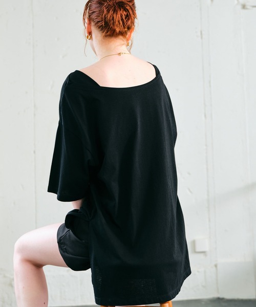 ECRIRE（エクリール）の「ワンポイントロゴ刺繍オーバーサイズコットンTシャツ（Tシャツ/カットソー・レディース・ブラック/オフホワイト/モカ・フリー）」の12枚目の写真