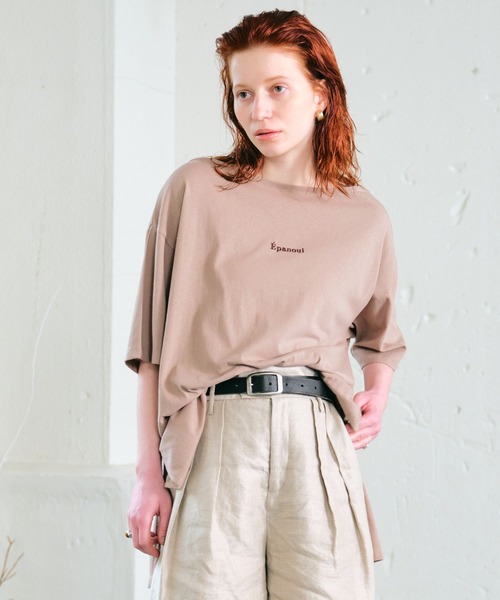 ECRIRE（エクリール）の「ワンポイントロゴ刺繍オーバーサイズコットンTシャツ（Tシャツ/カットソー・レディース・ブラック/オフホワイト/モカ・フリー）」の8枚目の写真